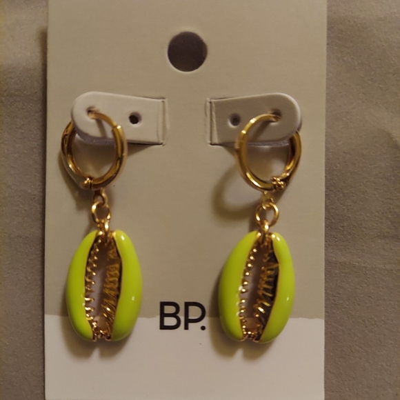 bp Jewelry - Cowrie Shell Earrings
